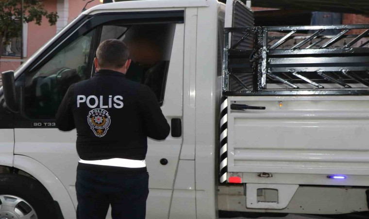 Erzincanda 77 düzensiz göçmen ve 34 şüpheli yakalandı