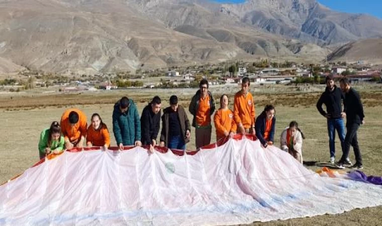 Erzincan’da özel çocukların yamaç paraşütü heyecanı