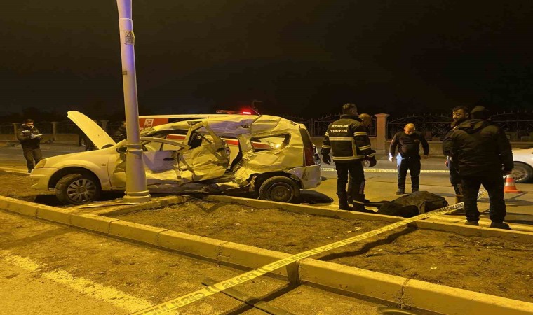 Erzincanda trafik kazası: 2 ölü 4 yaralı