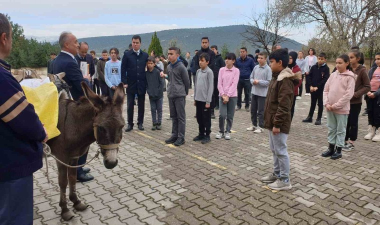 Eşekli Dostoyevski Bursa Orhanelide çocuklarla buluştu