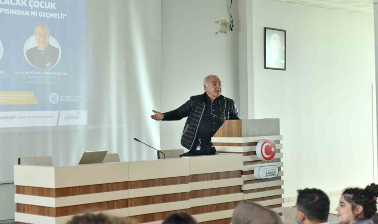 Esenyurtta üniversiteye hazırlanan gençlere seminer verildi