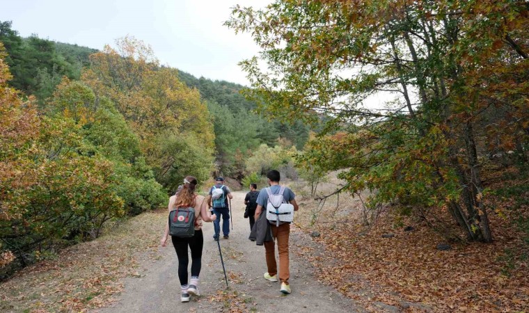 Eskişehirli ekip sonbahar manzarası eşliğinde 18 kilometre yürüdü