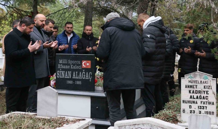 Eskişehirspordan, milli kaleci Sinan Alağaçın kabrini ziyaret