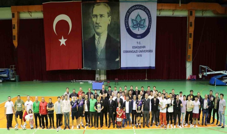 ESOGÜde Cumhuriyetin 100üncü Yılı dolayısıyla düzenlenen spor müsabakalarında kupalar sahiplerini buldu