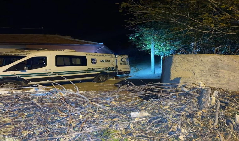 Evinin yolu üzerinde ölü bulundu