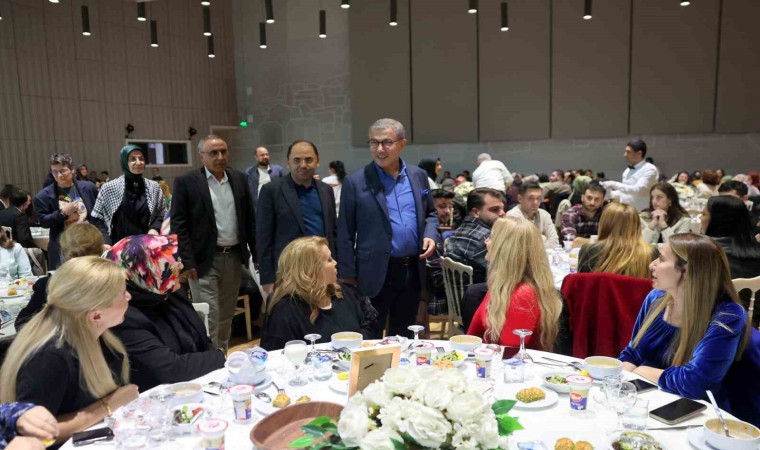 Eyüpsultan Belediye Başkan Deniz Kökenden öğretmenlere sürpriz kutlama