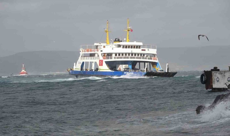 Fırtına nedeniyle Çanakkale Boğazındaki tüm feribot seferleri durduruldu