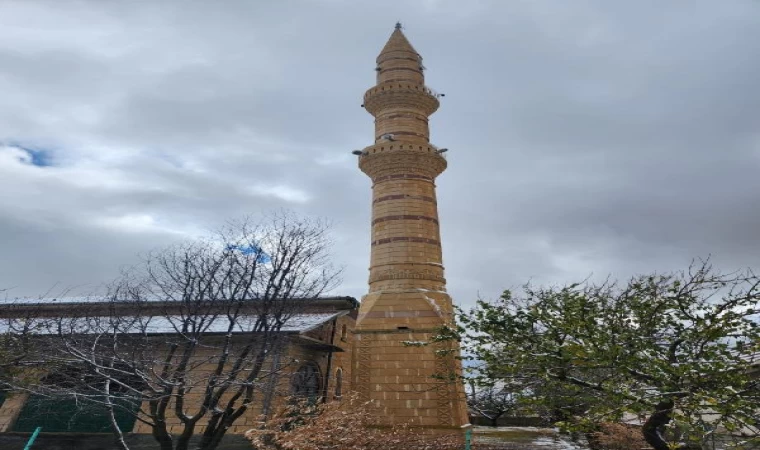 Fırtınada ağır hasar alan cami, ibadete kapatıldı