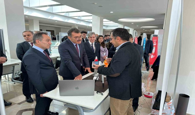 FÜ, 2. AR-GE Proje Pazarı ve Üniversite Tanıtım Günlerine katıldı