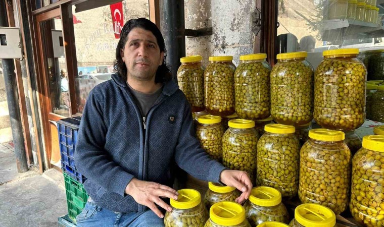 Gaziantep sofrasının vazgeçilmezi kırılmış yeşil zeytin