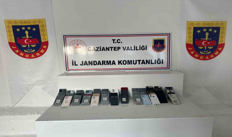 Gaziantepte 867 bin TL değerinde kaçak telefon ele geçirildi