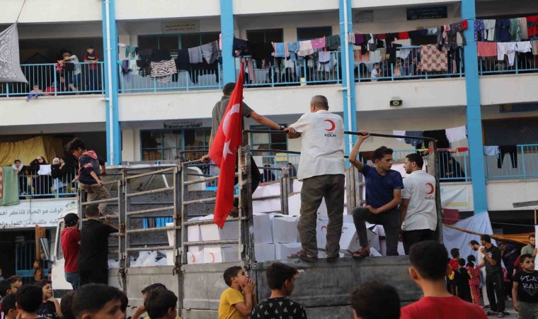 Gazın bittiği Gazzede Türk Kızılay yemekleri odun ateşinde pişiriyor