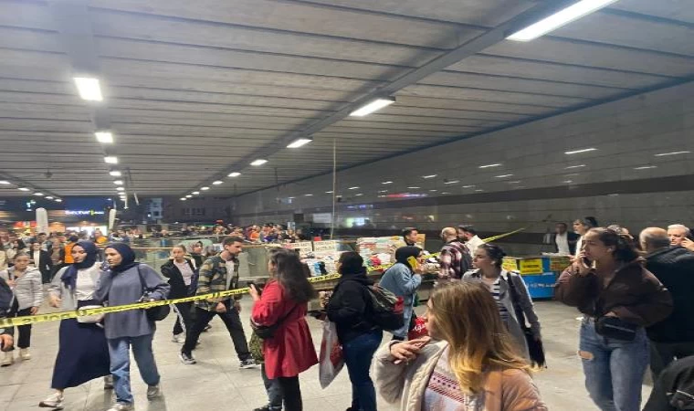 (Geniş haber) Mecidiyeköy metrobüs durağında şüpheli paket fünye ile patlatıldı: Sinir krizi geçirdi