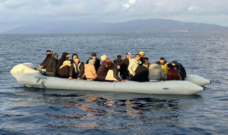 Geri itilen düzensiz göçmenleri Türk Sahil Güvenlik ekipleri kurtardı