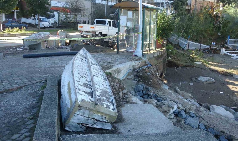 Giresunun Tirebolu ilçesinde dalgaların yol açtığı tahribatın giderilmesi için çalışma başlatıldı