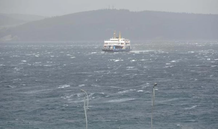 Gökçeada ve Bozcaada feribot seferlerine ’fırtına’ engeli (3)