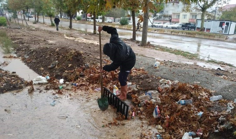 Gölbaşında mazgallar temizleniyor