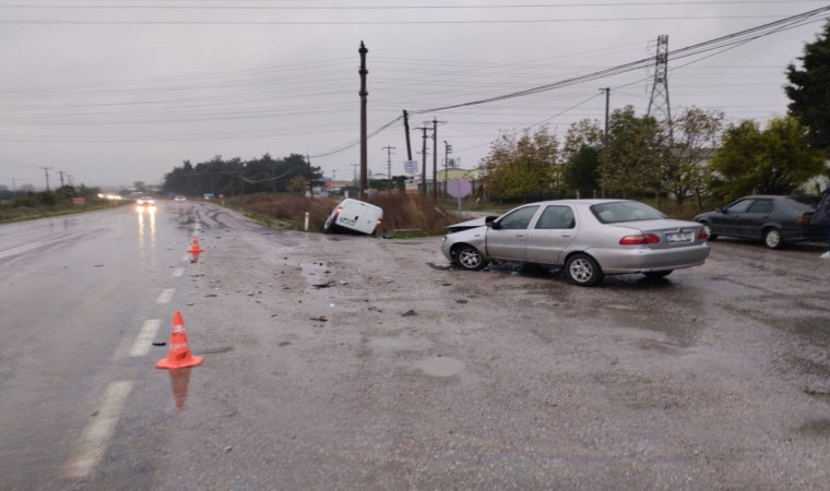 Gönende trafik kazasında 3 kişi yaralandı