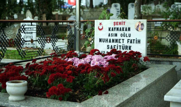 Görevi başında şehit edilen Kaymakam Safitürk, vefatının 7nci yılında kabri başında anıldı