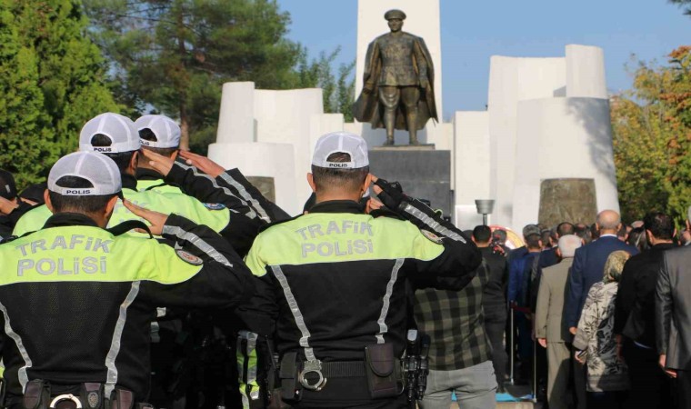 Güneydoğuda Atatürk düzenlenen törenlerle anıldı