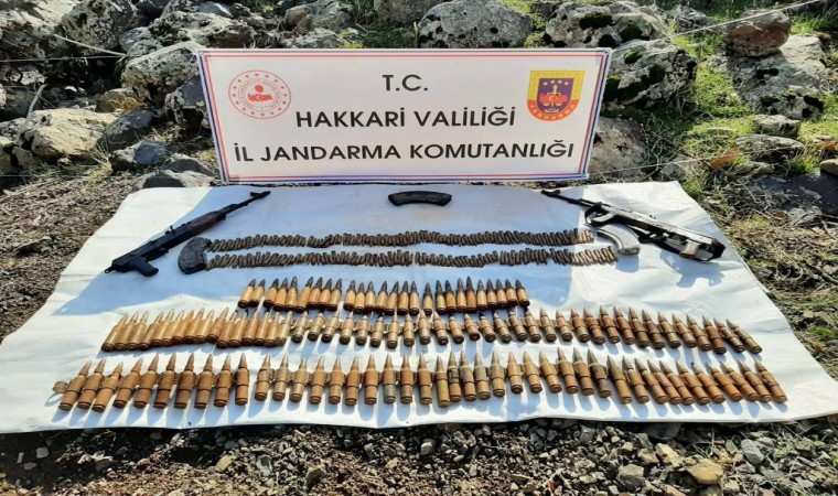 Hakkari kırsalında silah ve mühimmat ele geçirildi