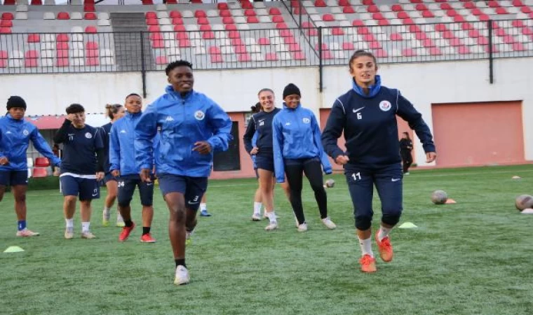 Hakkari’nin kadın futbol takımı yeni kadrosuyla yeşil sahalarda 