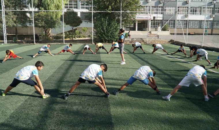 Haliliyede 21 halı saha gençlerin hizmetine sunuldu