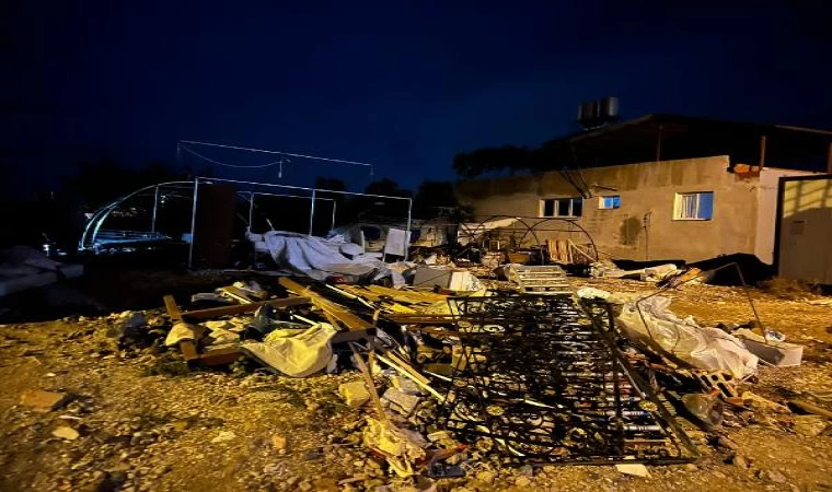 Hatay’da depremzedelerin kurduğu 5 çadır yangında kül oldu