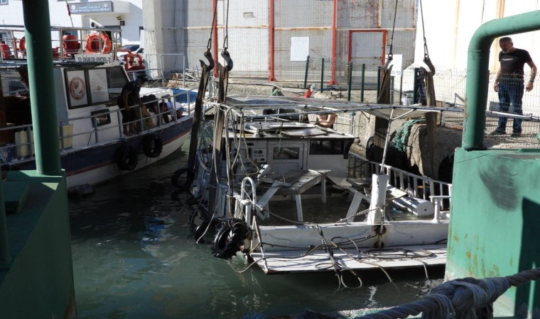 Hatayda fırtınada batan tekne karaya çıkarıldı