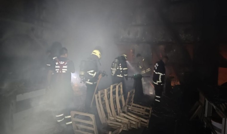 Hatayda sanayi sitesinde çıkan yangını korkuttu