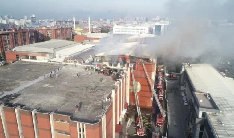 Havadan fotoğraflar // Başakşehir’de sanayi sitesinde yangın