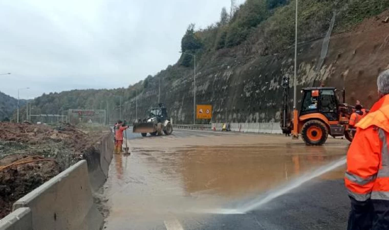 Heyelan riski nedeniyle kapatılan Anadolu Otoyolu, 17 saat sonra ulaşıma açıldı