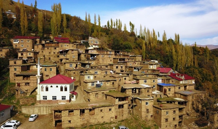 Hizanın taş evlerinde sonbahar güzelliği