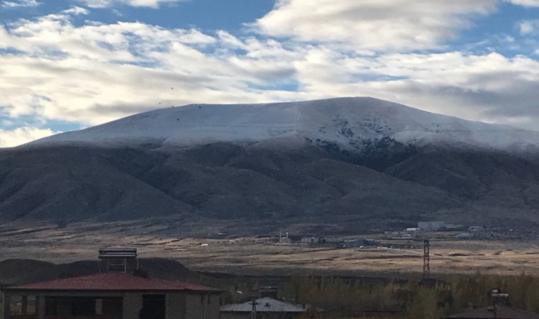 Iğdırın yüksek kesimleri yeniden beyaza büründü