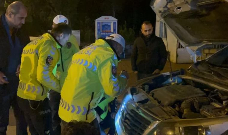 İnegöl’de aracın motorunda mahsur kalan kediyi polis kurtardı