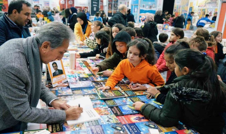 İnegölde kitap günleri coşkusu sürüyor