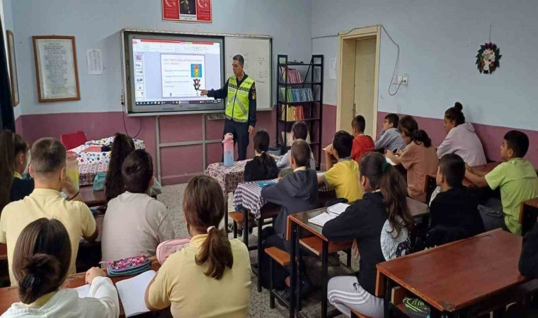 İpsalada öğrenciler trafik kuraları hakkında bilgilendirildi