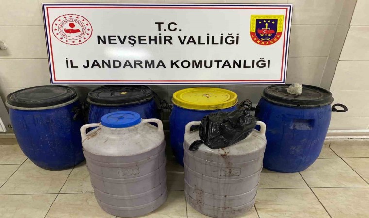 İş yerinde yapılan aramalarda 400 litre kaçak alkol bulundu