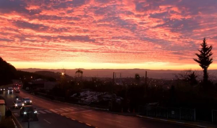 İstanbul güne büyüleyen kızıllık ile başladı