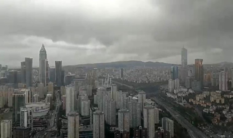 İstanbul semalarında yağmurun gelişi böyle kaydedildi