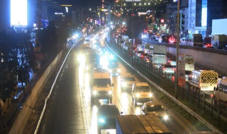 İstanbul’da akşam saatlerinde trafik yoğunluğu yüzde 87’ye ulaştı