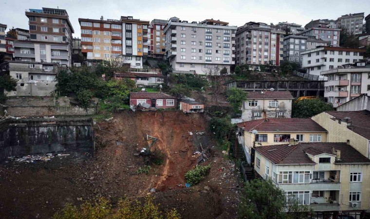 İstanbulda fırtına ve şiddetli yağışın bilançosu: 1 ölü