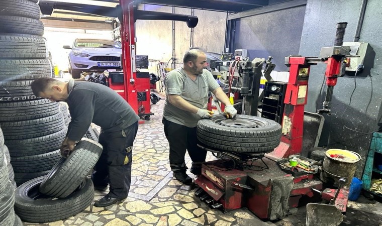 İstanbulda kış lastiği zorunluluğuna günler kala lastikçilerde değişim yoğunluğu