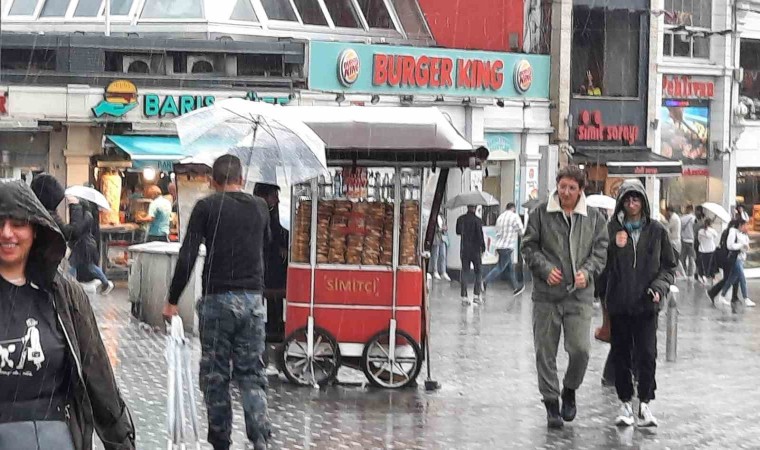 İstanbulda sağanak yağış etkili oldu