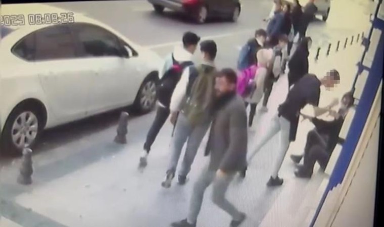 İstanbulda “sipariş kalemiyle” cinayet kamerada: Şişe fırlattı diye alnından yaraladı