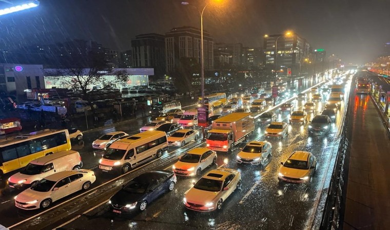 İstanbulda trafik yüzde 87ye ulaştı