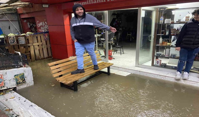 İstanbulda yağış vatandaşları olumsuz etkiledi