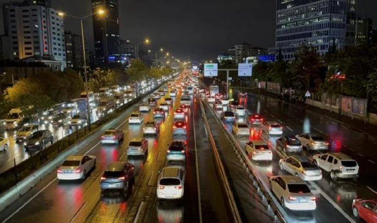 İstanbul’da yağışın etkisiyle trafik yoğunluğu yüzde 89’a ulaştı 