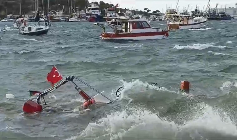 İzmir Foçada fırtına balıkçı teknelerini batırdı