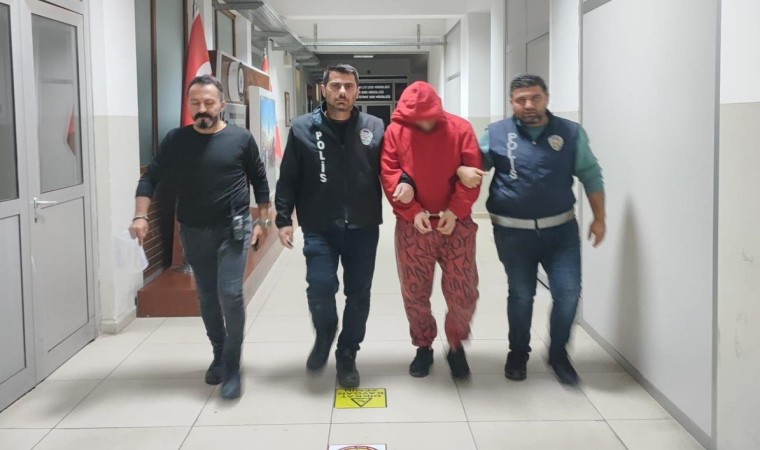 İzmirde 5 ayrı suçtan aranan firari, şok ekibinden kaçamadı